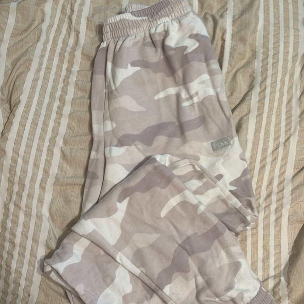 VS PINK CAMO SWEATPANTS